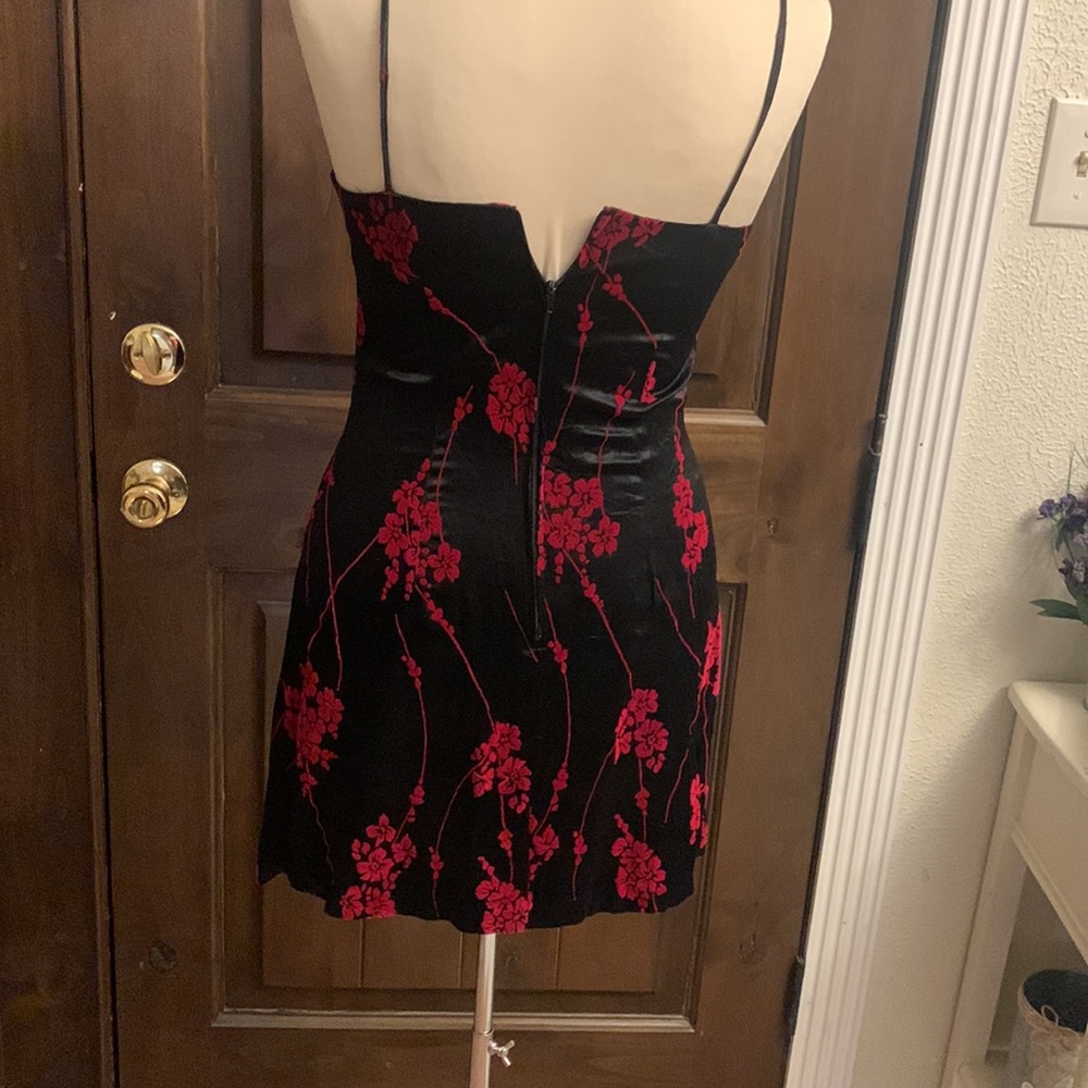 Silky sexy dress with slit on side and spaghetti straps. - Picture 3 of 5